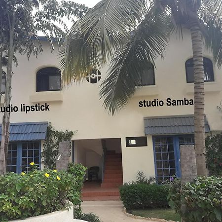 Studio Lipstick Saly Exterior foto